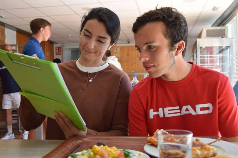 Equelite forma a jugadores profesionales y personas