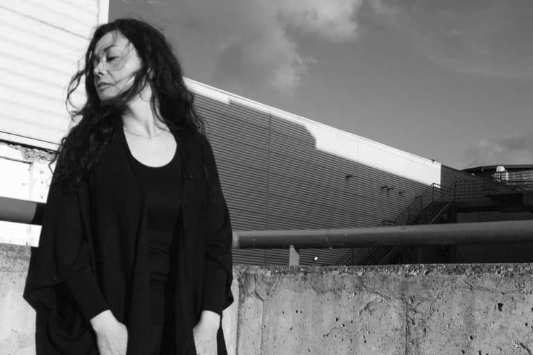 La artista textil chilena Claudia Wool se traslada a una autocaravana para viajar por Europa