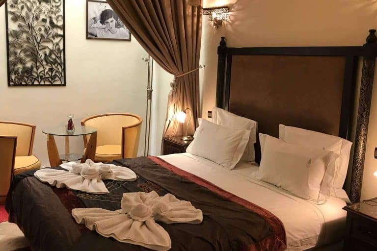 Cuál es la diferencia entre elegir un hotel y un riad para alojarse en Marruecos