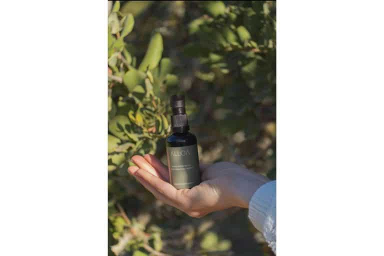 Alloa sobre los beneficios de su crema hidratante con ácido hialurónico