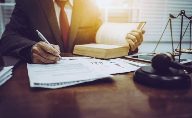 Juanola Abogados sobre los beneficios de la Ley de Segunda Oportunidad y cómo abordarla