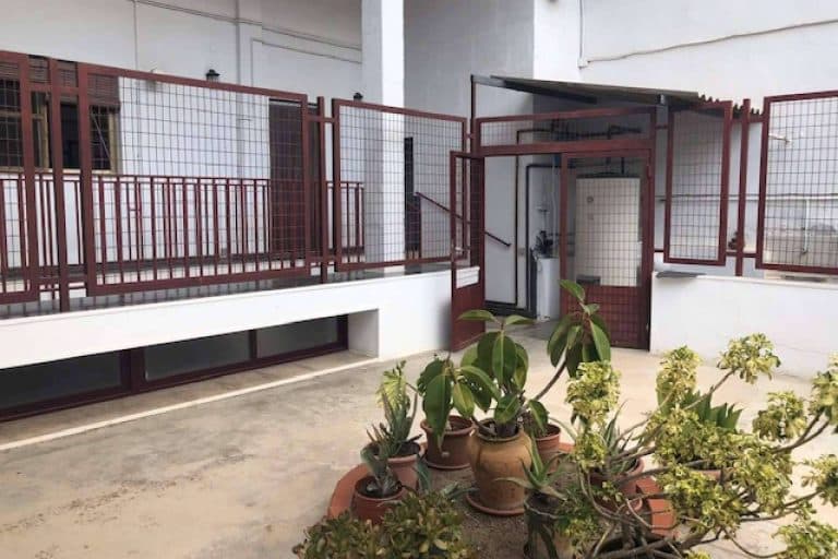 Sale a la venta un edificio cercano al campus de la Universidad Católica de Valencia