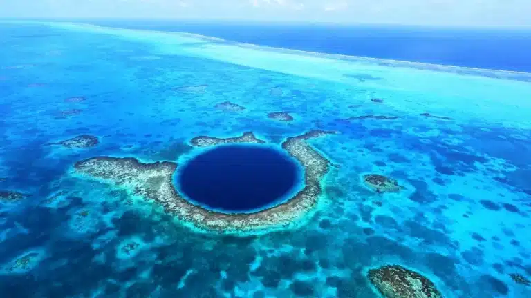 ¿Qué es el agujero azul de Belice?