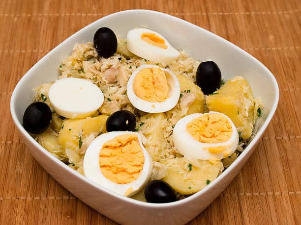 Patatas con bacalao: la receta de la abuela para triunfar esta Semana Santa