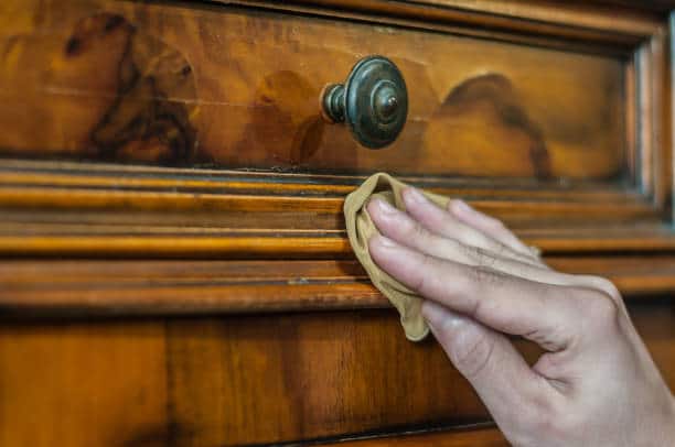 También es un limpiador de muebles