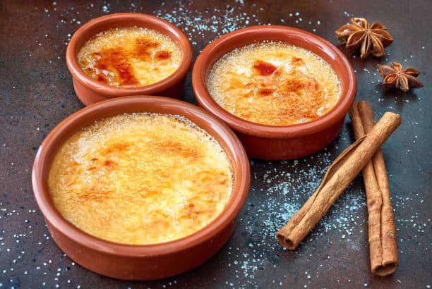 La receta de crema catalana que se hace al microondas y tardas 15 minutos 110 La crema catalana es un postre sencillo