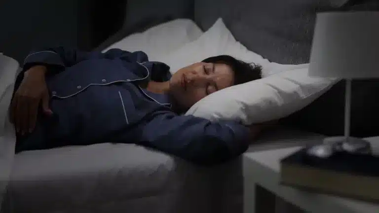 ¿Hablas en sueños? No te asustes, te contamos qué sucede