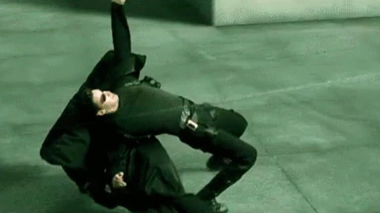 Las Wachowski gastaron todo el presupuesto de Matrix en la escena inicial.