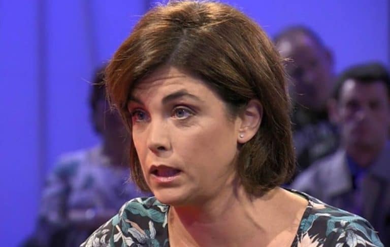 Samanta Villar coquetea con la idea de poner velo a las niñas españolas