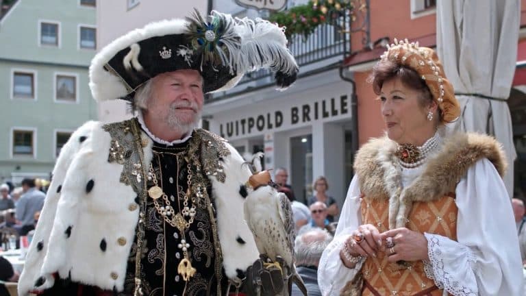 ¿Cuál ha sido el rey que más años ha durado en el trono de España?