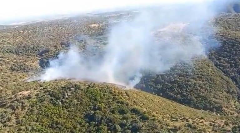 Controlado el incendio forestal declarado en un paraje de Castilblanco (Sevilla)