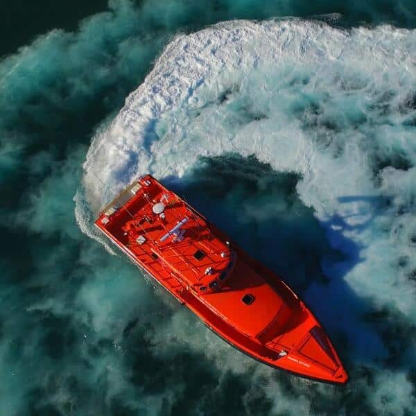 Arde una embarcación frente a la costa de Salobreña (Granada)