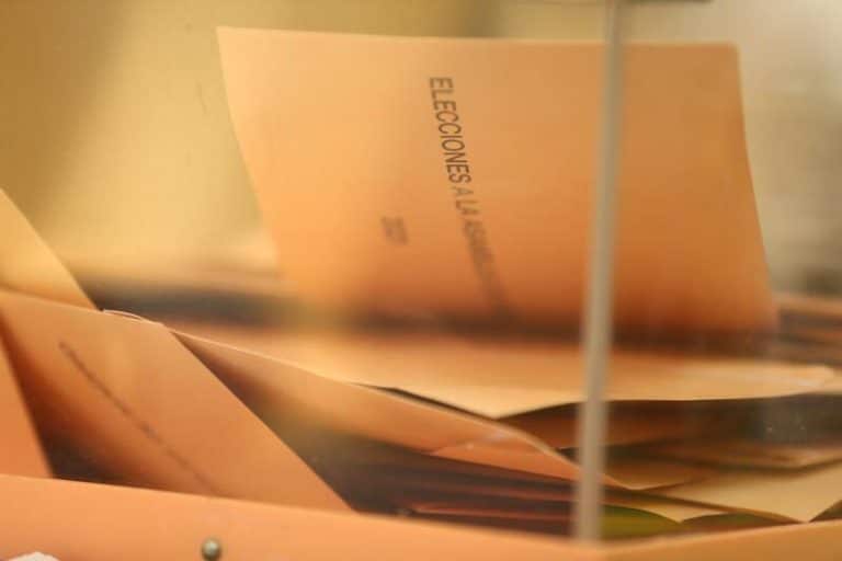 Papeletas por correo y descargables de Internet para el 28-M tras el fin del voto rogado en el exterior