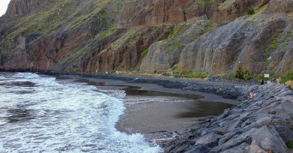 7 playas nudistas de ensueño para vencer todos los complejos 52 Las Gaviotas, Santa Cruz de Tenerife