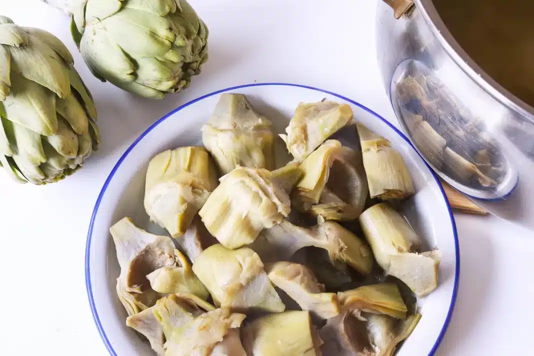 La receta de alcachofas con jamón perfecta para primavera