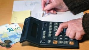 La OCU advierte: esto debes tener en cuenta antes de hacer el borrador de la Renta