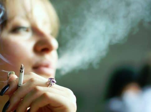 El farmacéutico influencer que te explica cómo superar el mono de tabaco