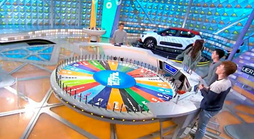 El cantante de La ruleta de la suerte: ¿quién es y por qué se le critica?
