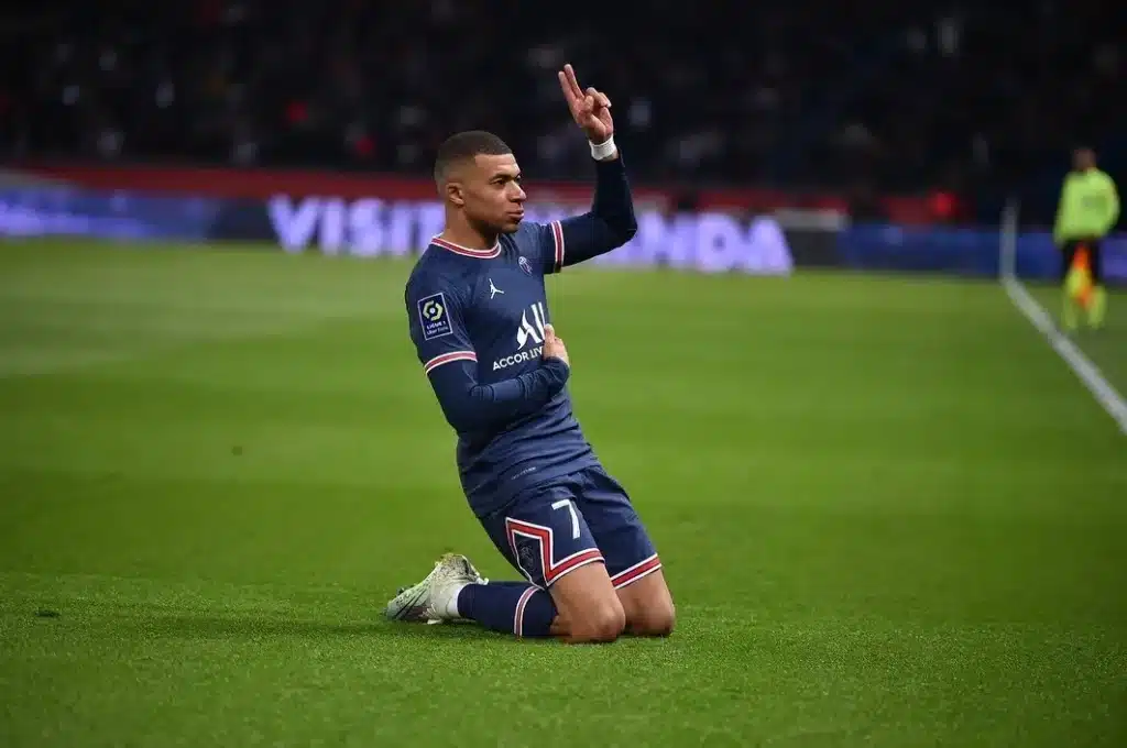 Esto es lo que debería cobrar Mbappé si fichase por el Real Madrid 40 Es un sueldo por conveniencia