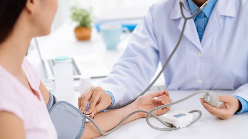 ¿Hay aspectos sociales y económicos que se relacionan con estos índices?