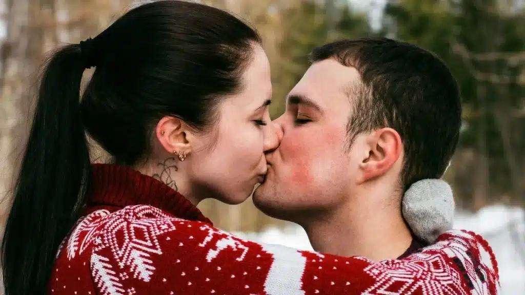 La importancia de los besos en las relaciones de pareja, según los expertos