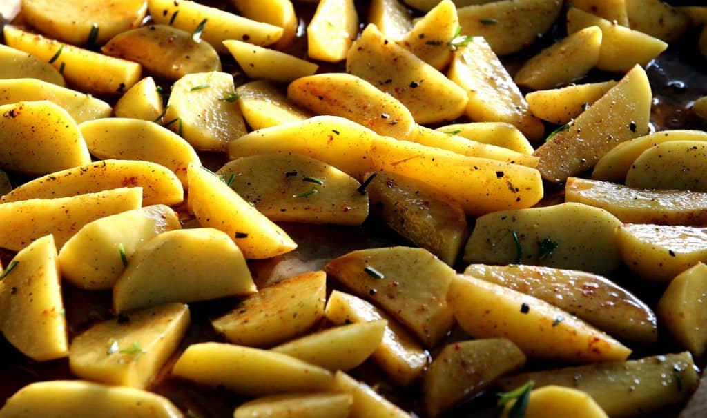 La receta de los profesionales para unas patatas al horno rápidas y deliciosas