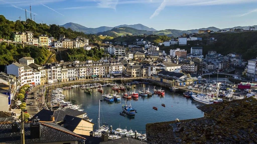 Estos son los pueblos de Asturias donde mejor se come 52 Luarca