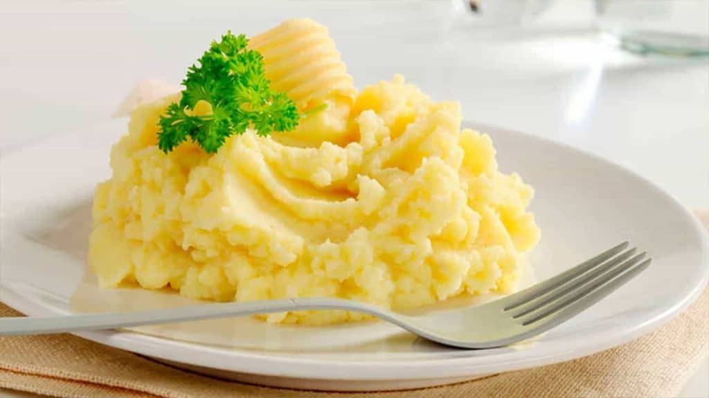 Ingredientes de un puré de patatas aireado