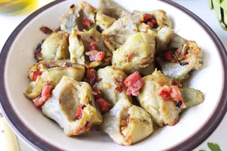 La receta de alcachofas con jamón perfecta para primavera