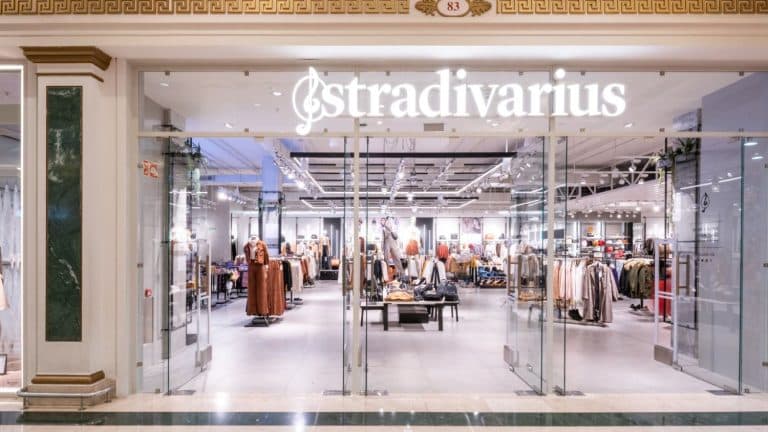 La falda midi de Stradivarius de moda a un precio que ni Primark