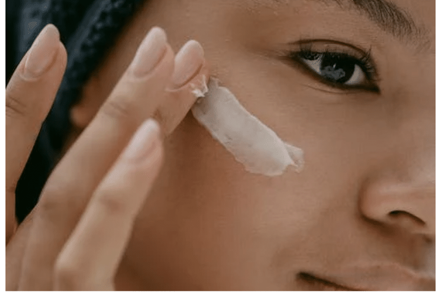 exfoliar la piel para prepararla para el bronceado