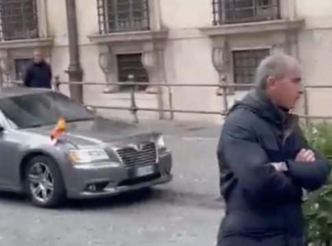 Pedro Sánchez coche oficial Italia Lancia Pedro Sánchez coche oficial Italia Lancia