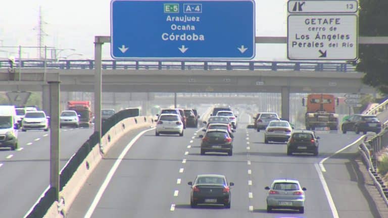 Dos muertos y cinco heridos en la A-4 a la altura de Camuñas (Toledo) tras chocar un camión y dos coches