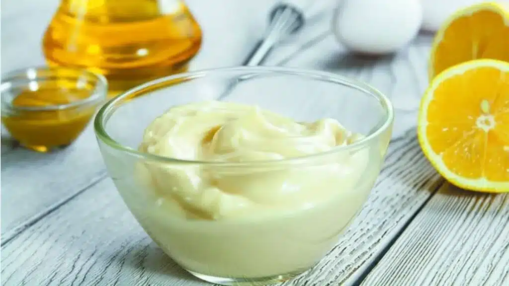 ezcla la mayonesa con el yogur