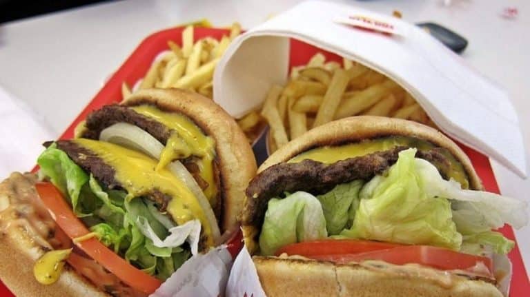 La OMS alerta: estos alimentos cotidianos pueden provocar cáncer