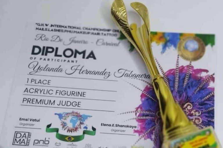 Yolanda Hernández, directora de Uñas y Estética, ha obtenido 3 premios en la competición de río de Janeiro