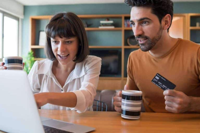 Recuperar los carritos abandonados, los servicios de Israel Huerta