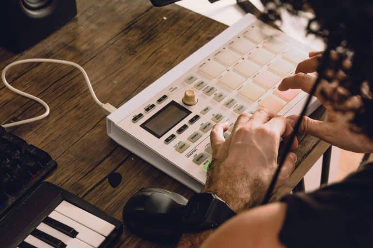 EARTES lanza las Becas Talento para dar mayores oportunidades en las distintas áreas del entretenimiento y la industria audiovisual