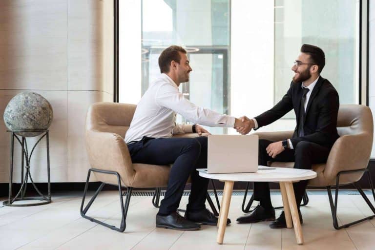 Grupo Velasco explica por qué es recomendable acudir a una gestoría para la gestión de trámites de un vehículo