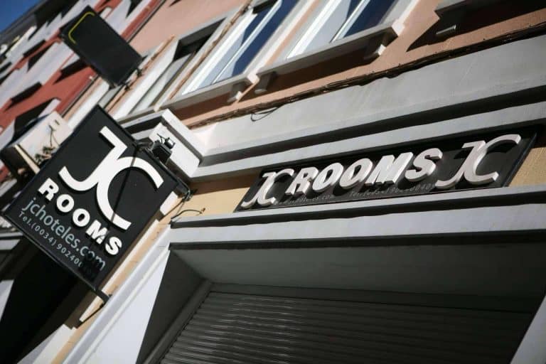 ¿Cuáles son las ventajas de hospedarse en un hotel en el centro de Madrid de la cadena hotelera JC Rooms?