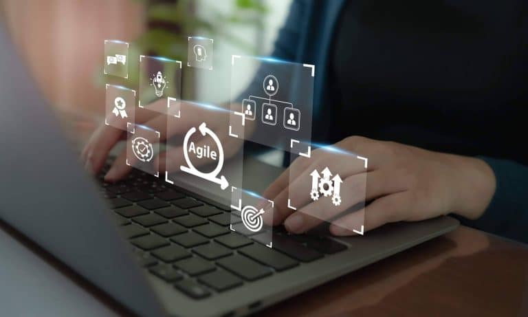 ¿Cuáles son los beneficios de llevar a cabo una evaluación del desempeño en una organización?