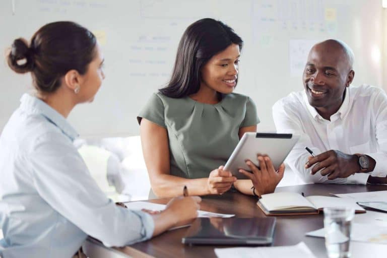 Su Community Manager utiliza LinkedIn Ads como una estrategia para atraer clientes