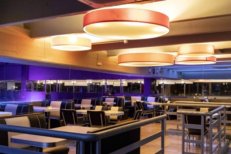 Divertirse sobre ruedas con toda la familia en Rolling Dance & Burger