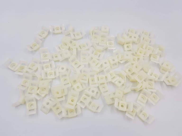 Infosolucion ofrece bases de tornillo para soporte de bridas