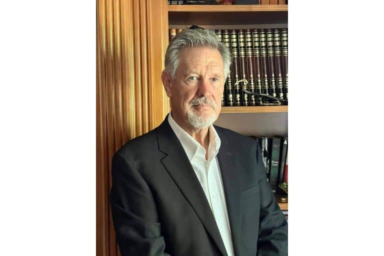 Jaime Tino presenta ‘La compañía’, un libro para todas aquellas 'personas que no se encuentran cómodas con este sistema'