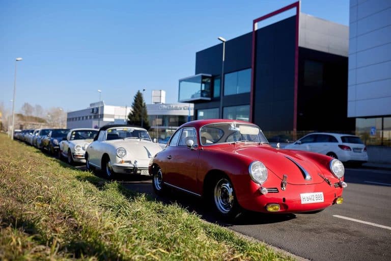 La ruta Porsche Girona reúne a más de 30 coches clásicos