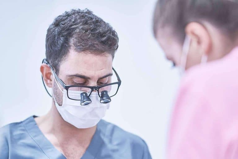 El Dr. Basel El Nayef contesta a unas preguntas