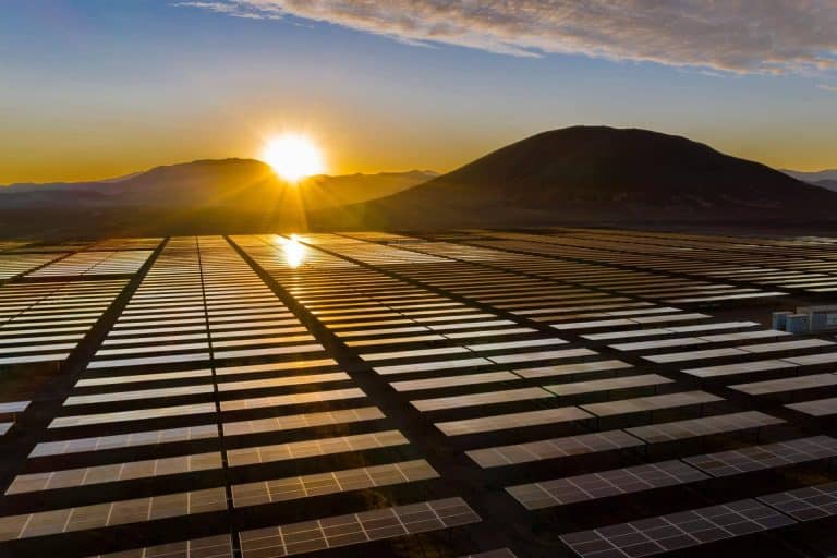 La energía solar fotovoltaica produce electricidad a través de los paneles solares