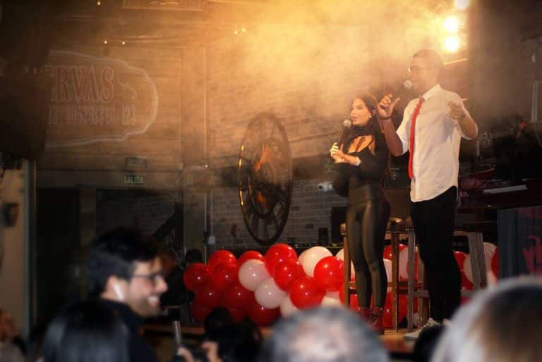 Arturo de los Ríos y Juliet Lima vuelven a España con 'Entre Vinos y Terapia'