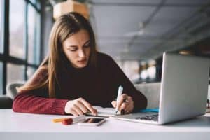 El seminario online para opositores donde enseñan procedimientos de estudio de alto rendimiento en directo